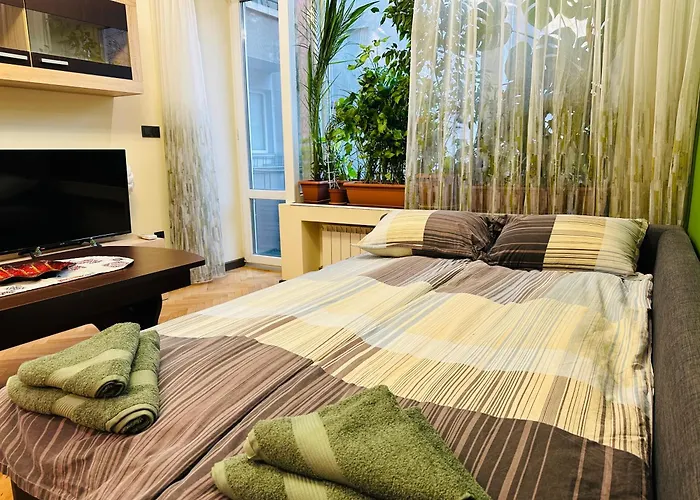 Luxury Oasis In Absolute Center Of *