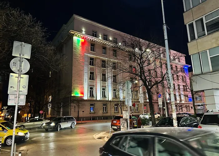 Luxury Oasis In Absolute Center Of