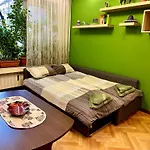 Luxury Oasis In Absolute Center Of Apartment *