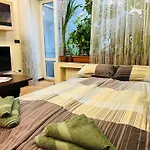 Luxury Oasis In Absolute Center Of *