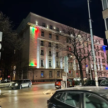 Luxury Oasis In Absolute Center Of