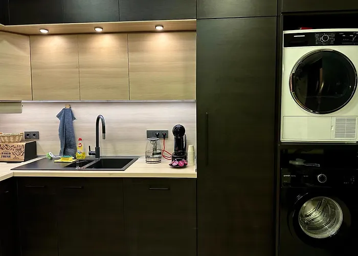 Luxury Oasis In Absolute Center Of *