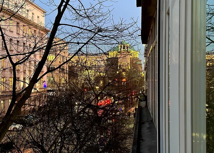 Luxury Oasis In Absolute Center Of Apartman