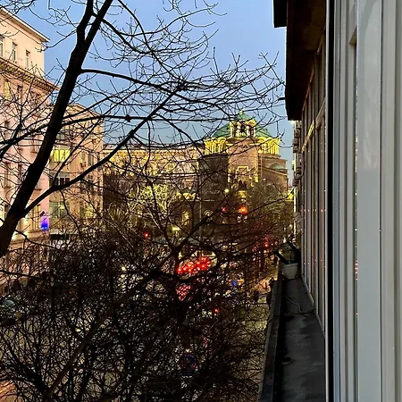 Luxury Oasis In Absolute Center Of شقة